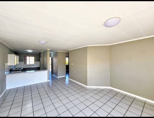 2 BEDROOM APARTMENT FOR SALE IN MOREGLOED